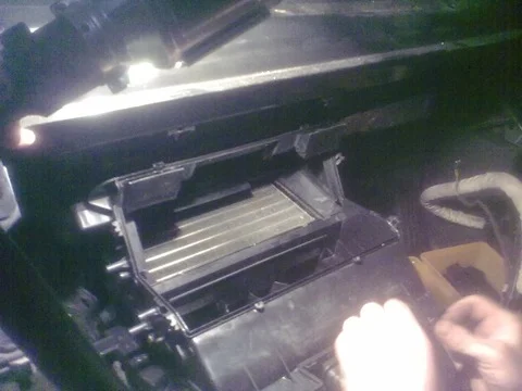 Снятие радиатора отопителя